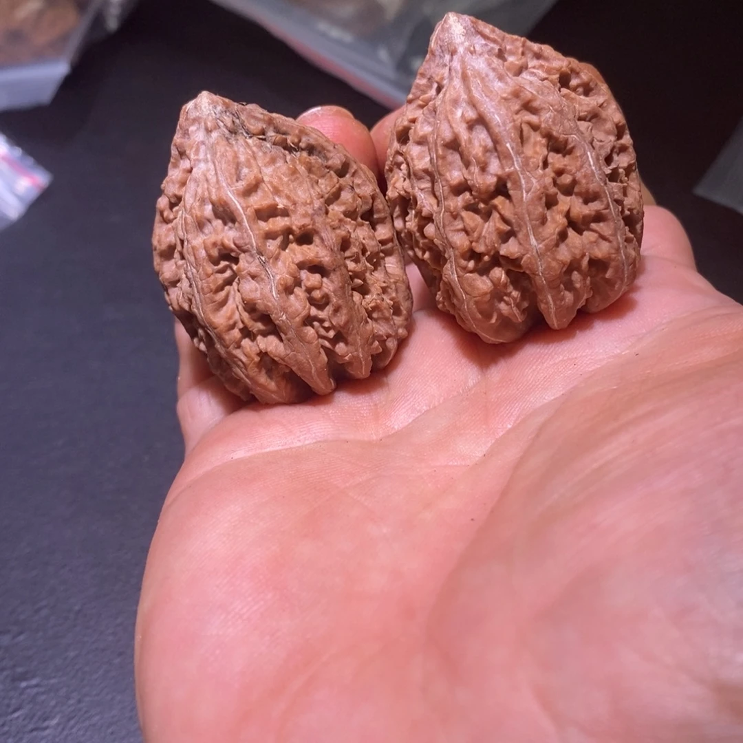 披***肠吊坠文玩核桃楸核尖商骄娇