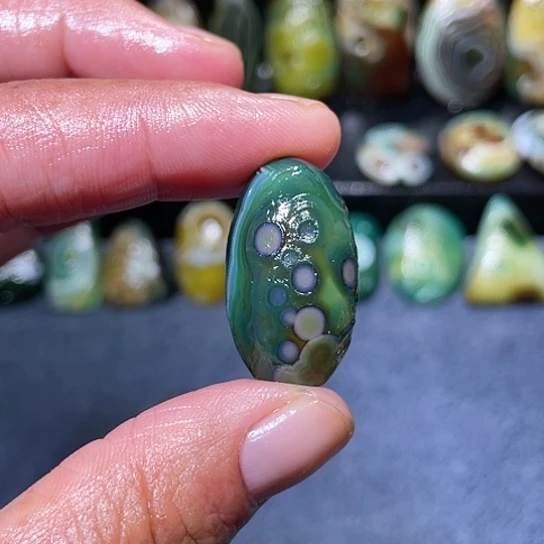 【闪购商品】未镶嵌玛瑙/玉髓珠宝奇石用****1