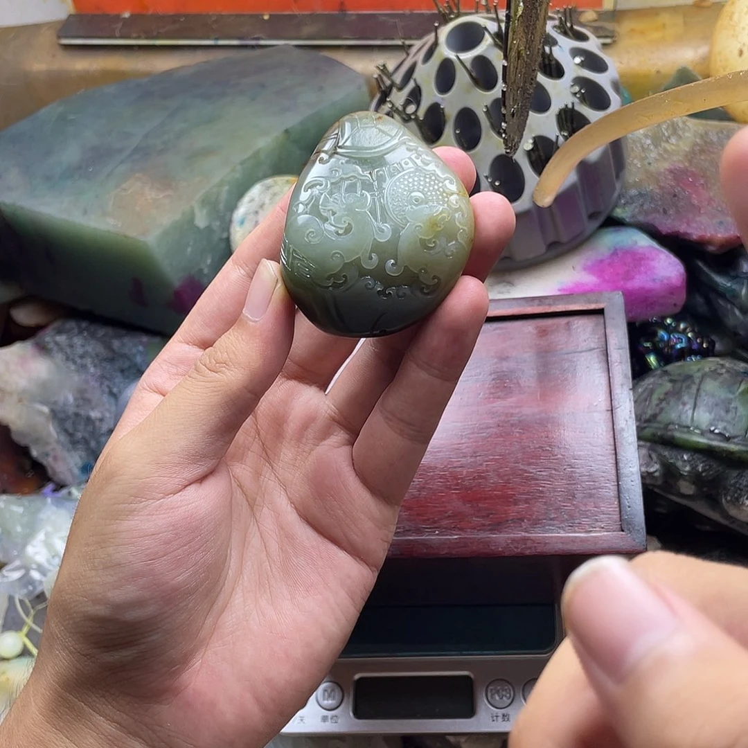 卢***元颈饰未镶嵌和田玉