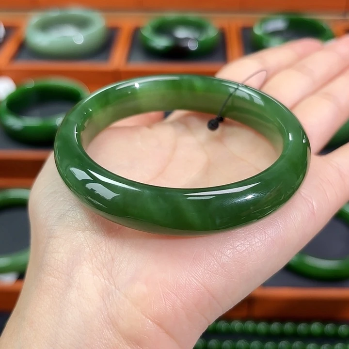 和田玉（碧玉）未镶嵌手镯