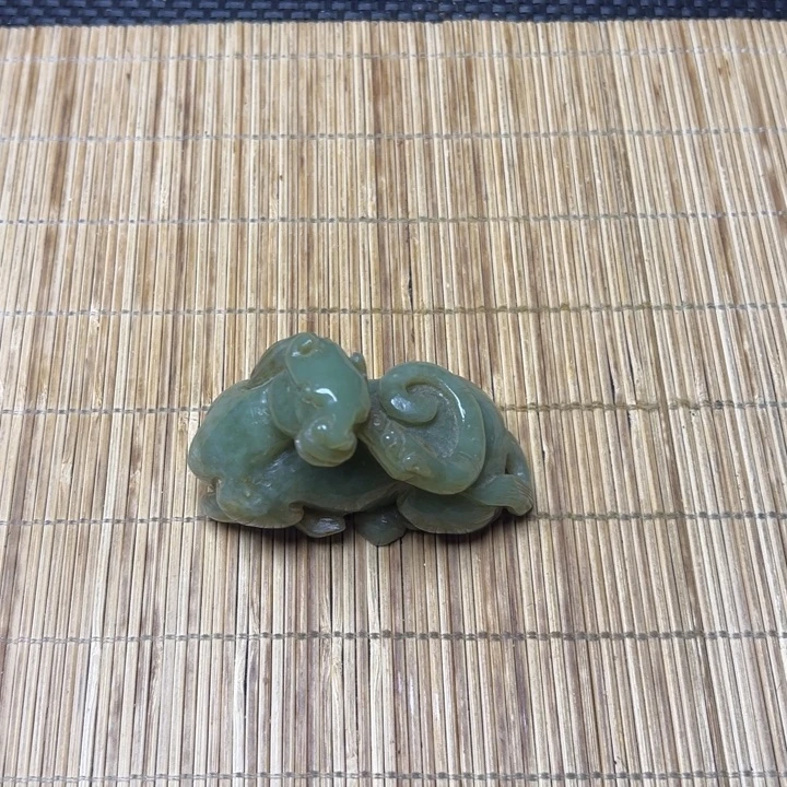 和田玉未镶嵌把件