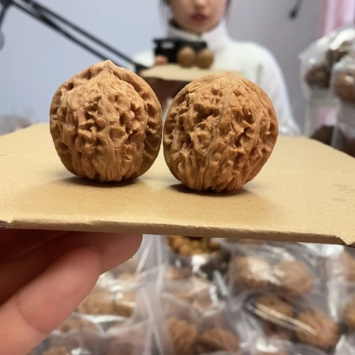 文玩核桃把件36.5红锦鲤油