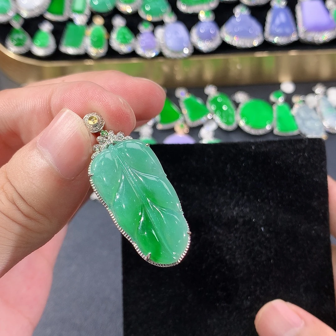 翡翠18K金镶嵌颈饰