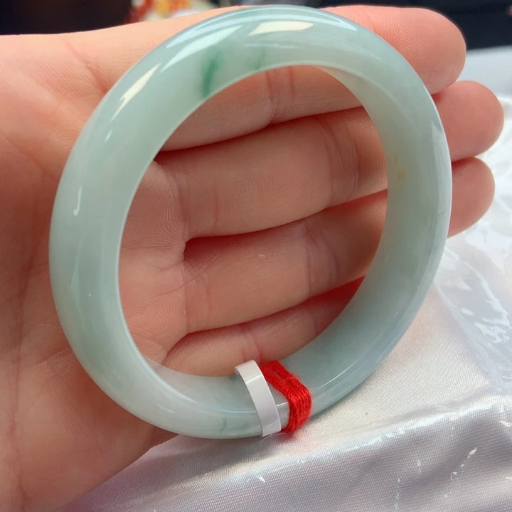 翡翠手镯未镶嵌52圈