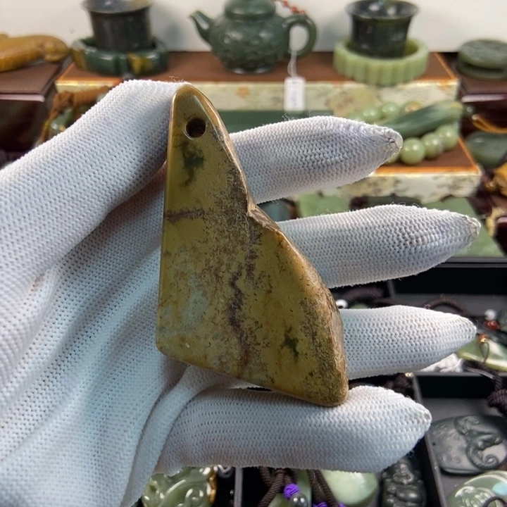 岫岩河磨玉（透闪石质玉）未镶嵌把件老*1