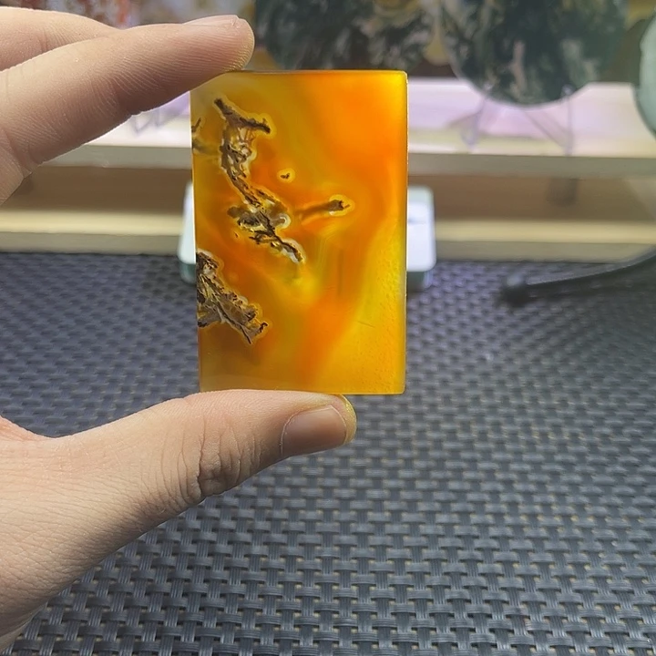 伊***三玛瑙/玉髓未镶嵌颈饰