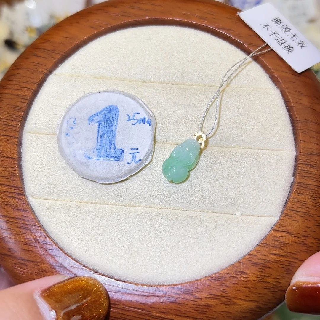 翡翠18K金镶嵌颈饰貔貅