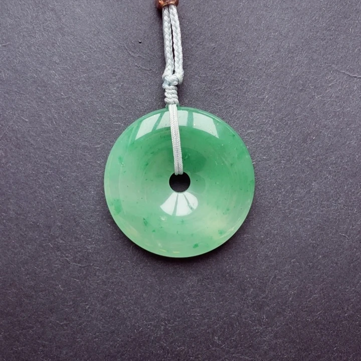 石英质玉未镶嵌颈饰