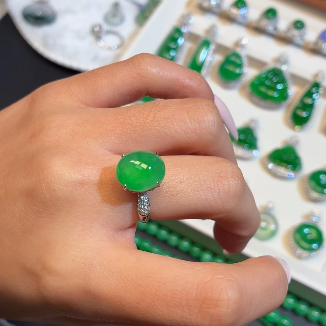 翡翠18K金镶嵌戒指011蛋面戒指