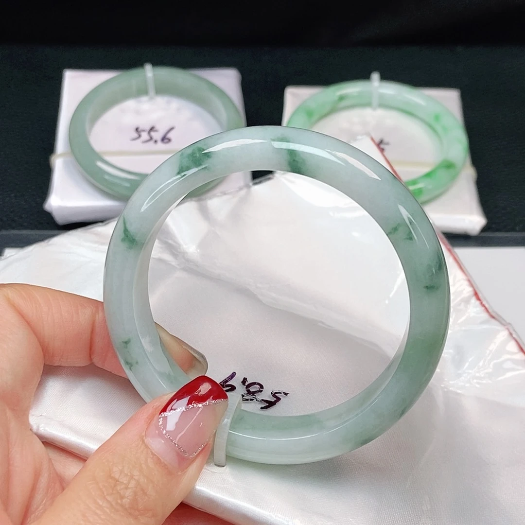翡翠手镯未镶嵌正