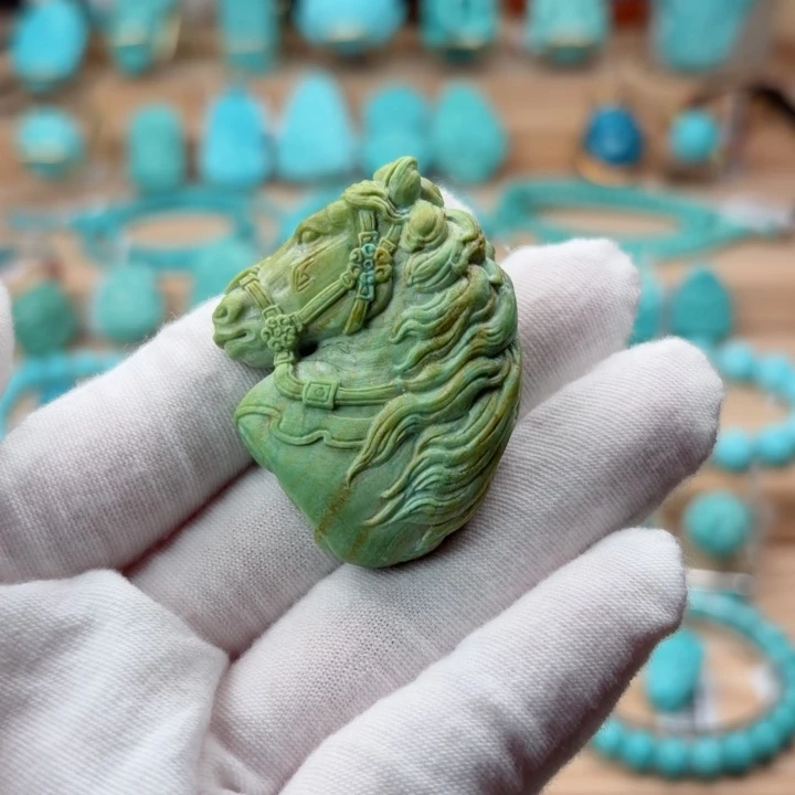 绿松石未镶嵌珠宝奇石