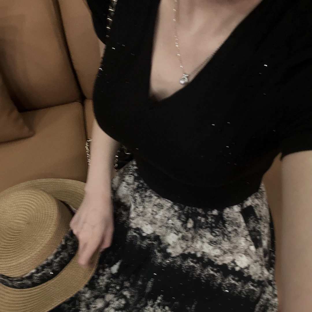 【Gouya】法式复古半身裙短袖套装V领上衣闪钻伞裙套装