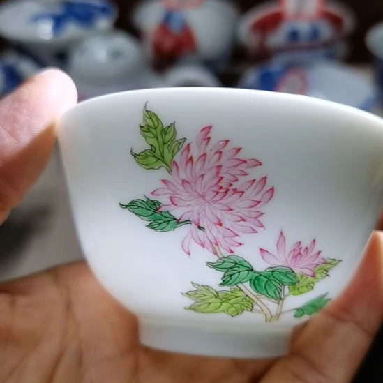 杯玉泥胎粉彩菊花