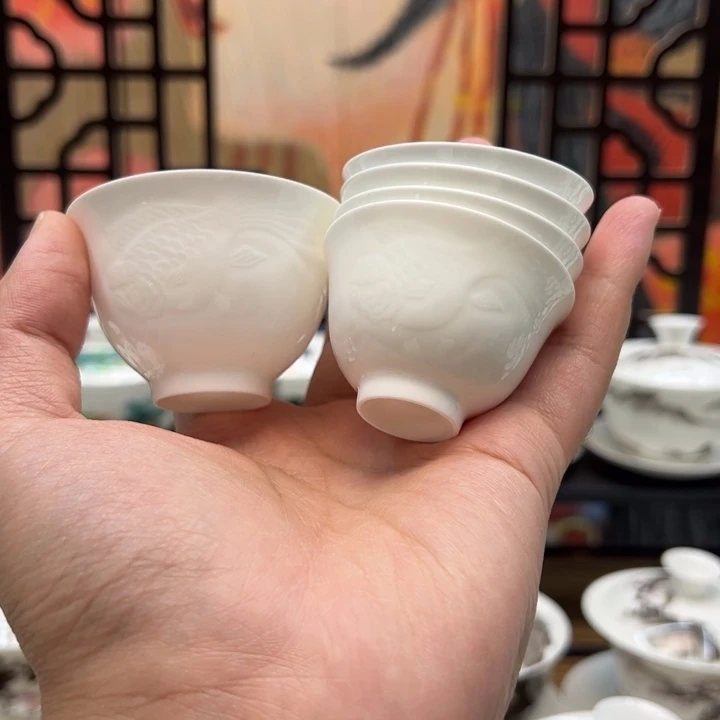 4个鱼小杯+1个鱼的大杯