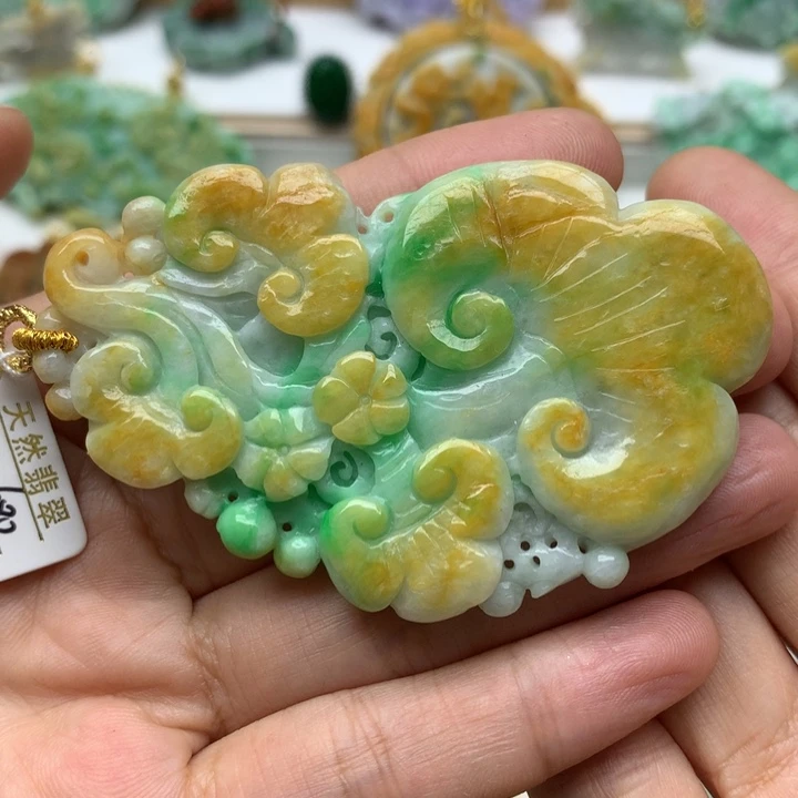 翡翠颈饰未镶嵌酒*翡翠