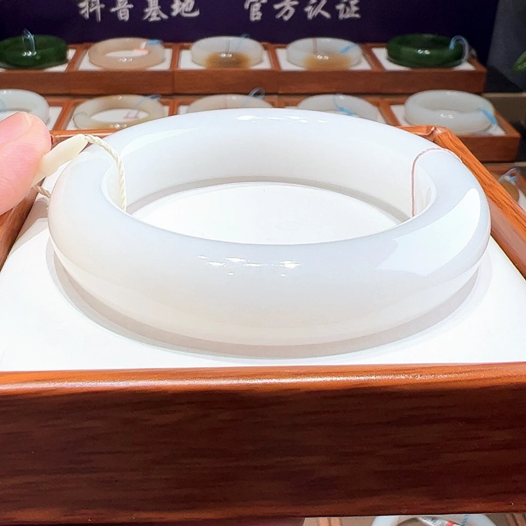 和田玉手镯55未镶嵌l****a