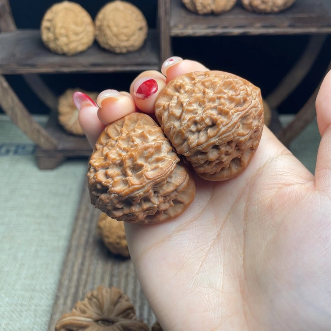 文玩核桃吊坠三角白41 白茬精配