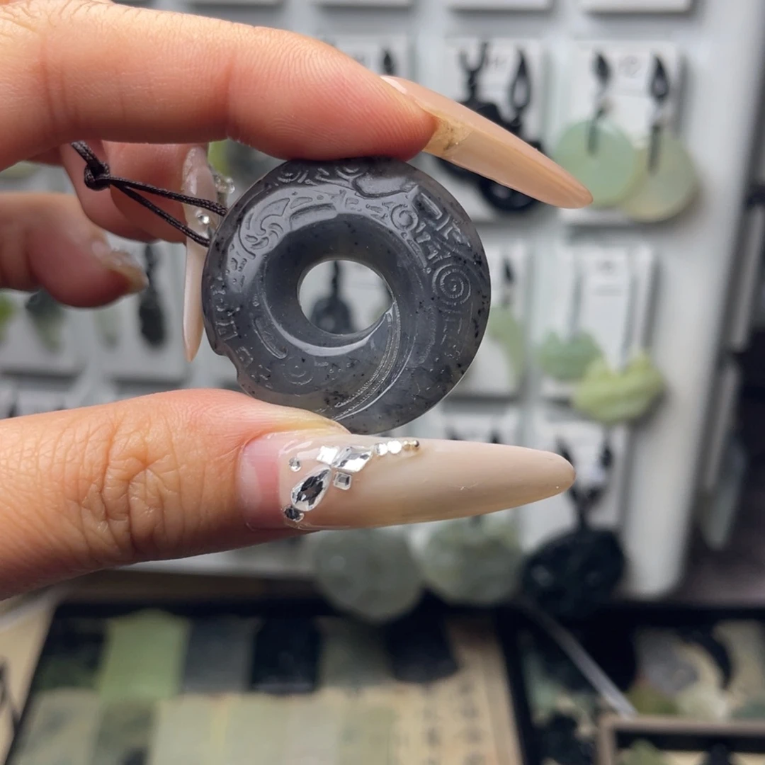 岫玉未镶嵌颈饰时来运转