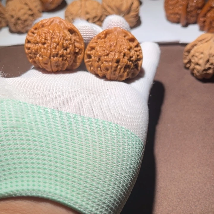 用***0精品展官帽38尺码