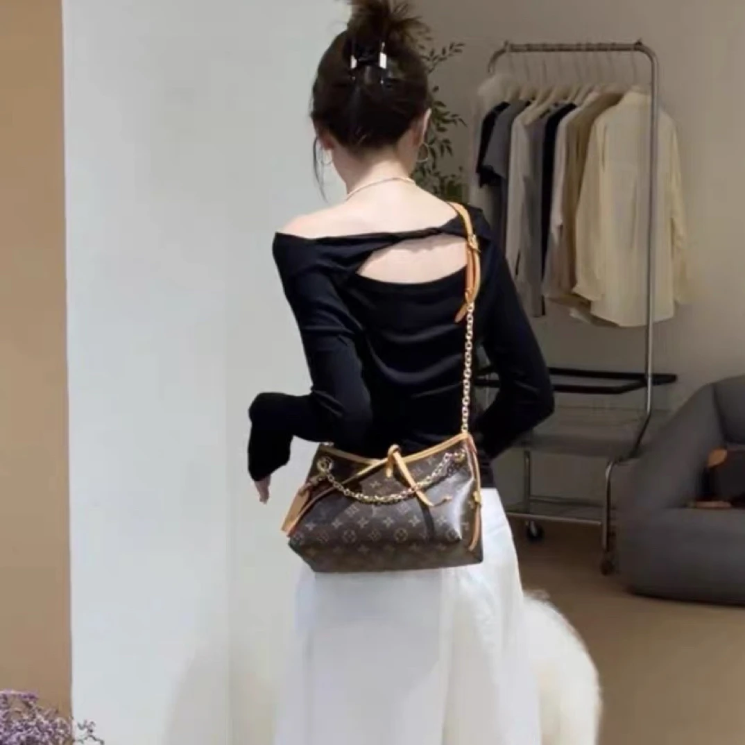 韩系气质露背一字肩上衣女秋季穿搭设计感小众辣妹风黑色长袖T恤