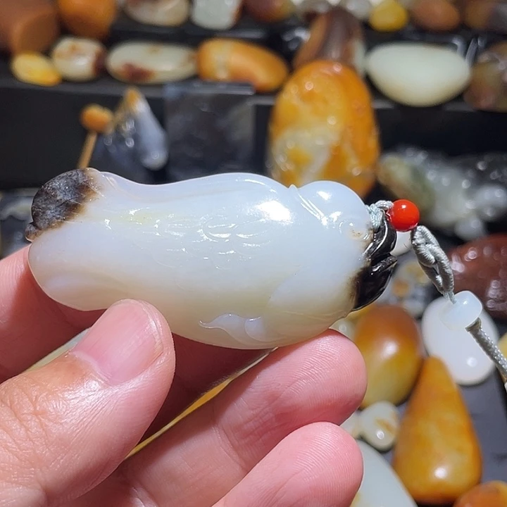 颈饰未镶嵌和田玉（糖玉）