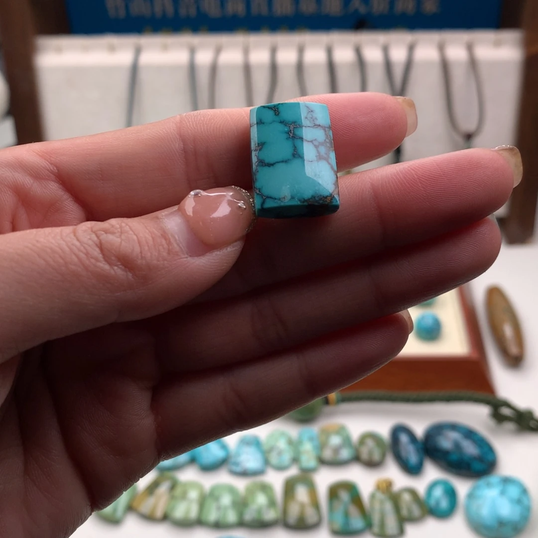 绿松石配饰未镶嵌
