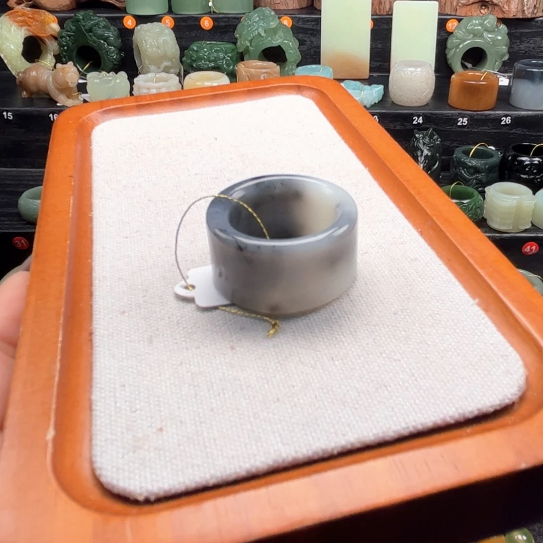 蛇纹石玉未镶嵌戒指