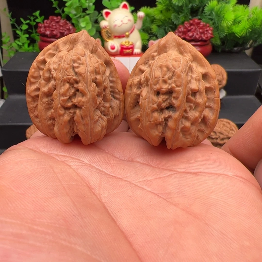 把件文玩核桃纯野生赤龙鸡心，尺寸36
