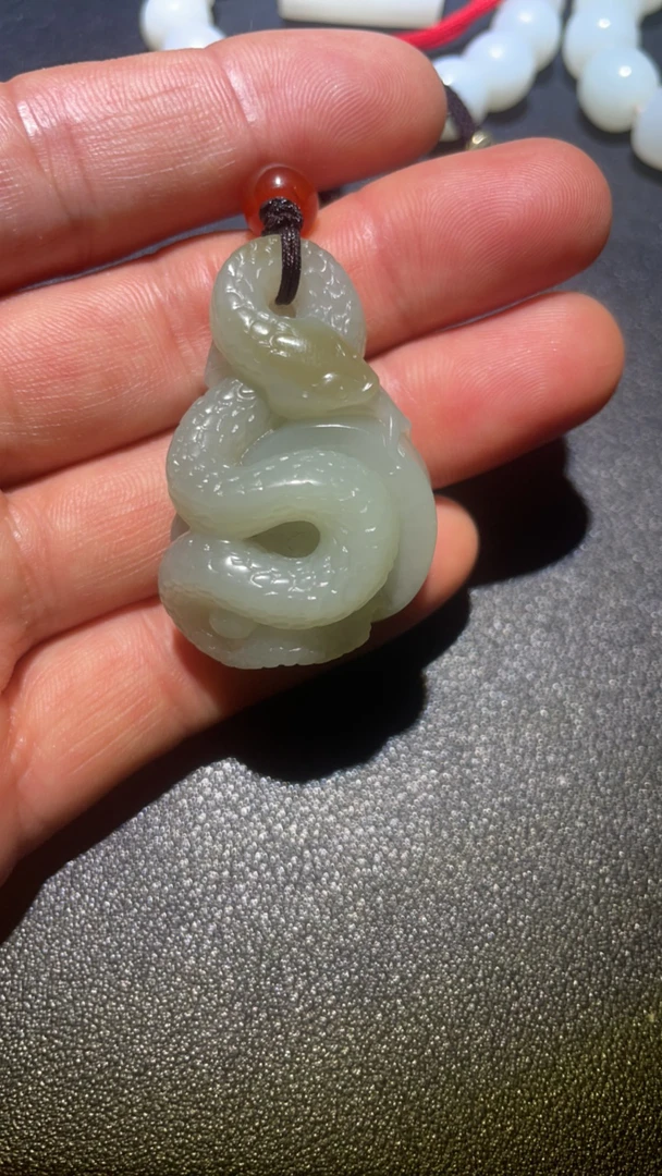 和田玉且末蓝生肖蛇男女款蛇玉坠