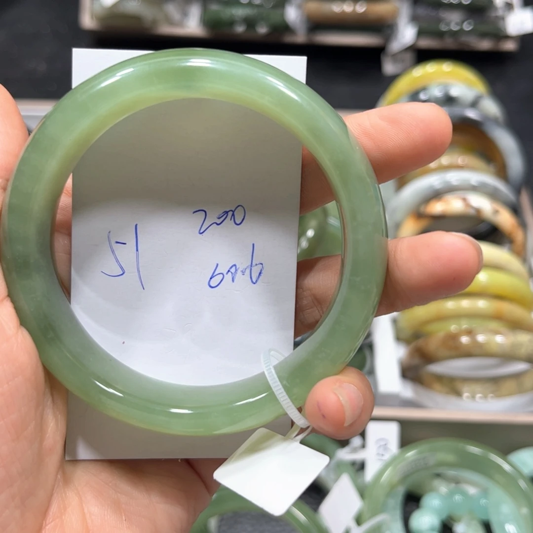 蛇纹石玉未镶嵌手镯王*雁