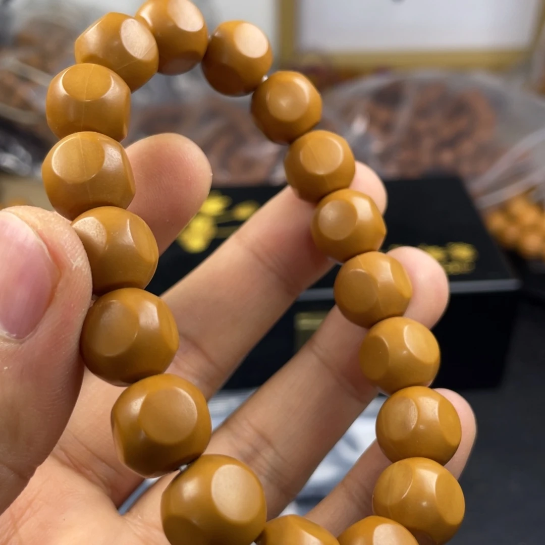 猴头核桃吊坠这样做