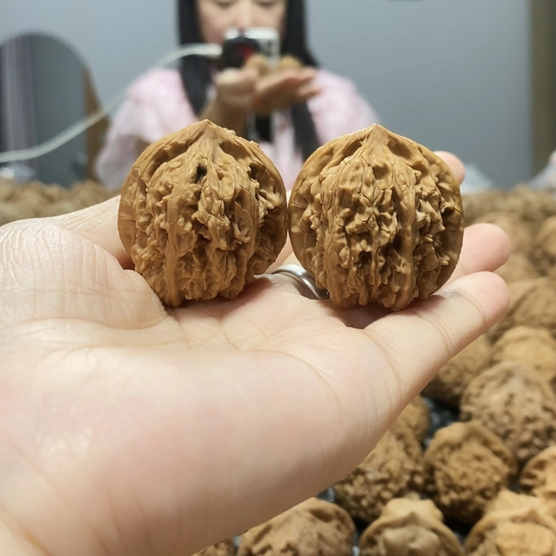 吊坠文玩核桃梨木台35磕