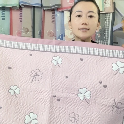 棉纱布浅粉色四叶草纯棉