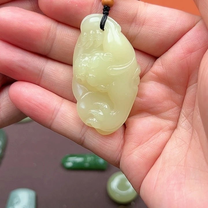 和田玉颈饰未镶嵌