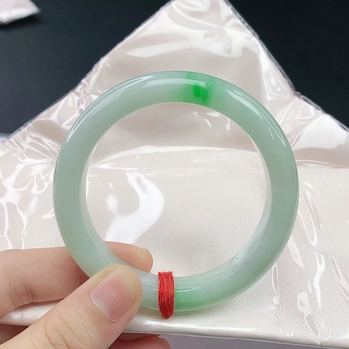 翡翠手镯未镶嵌翡翠820