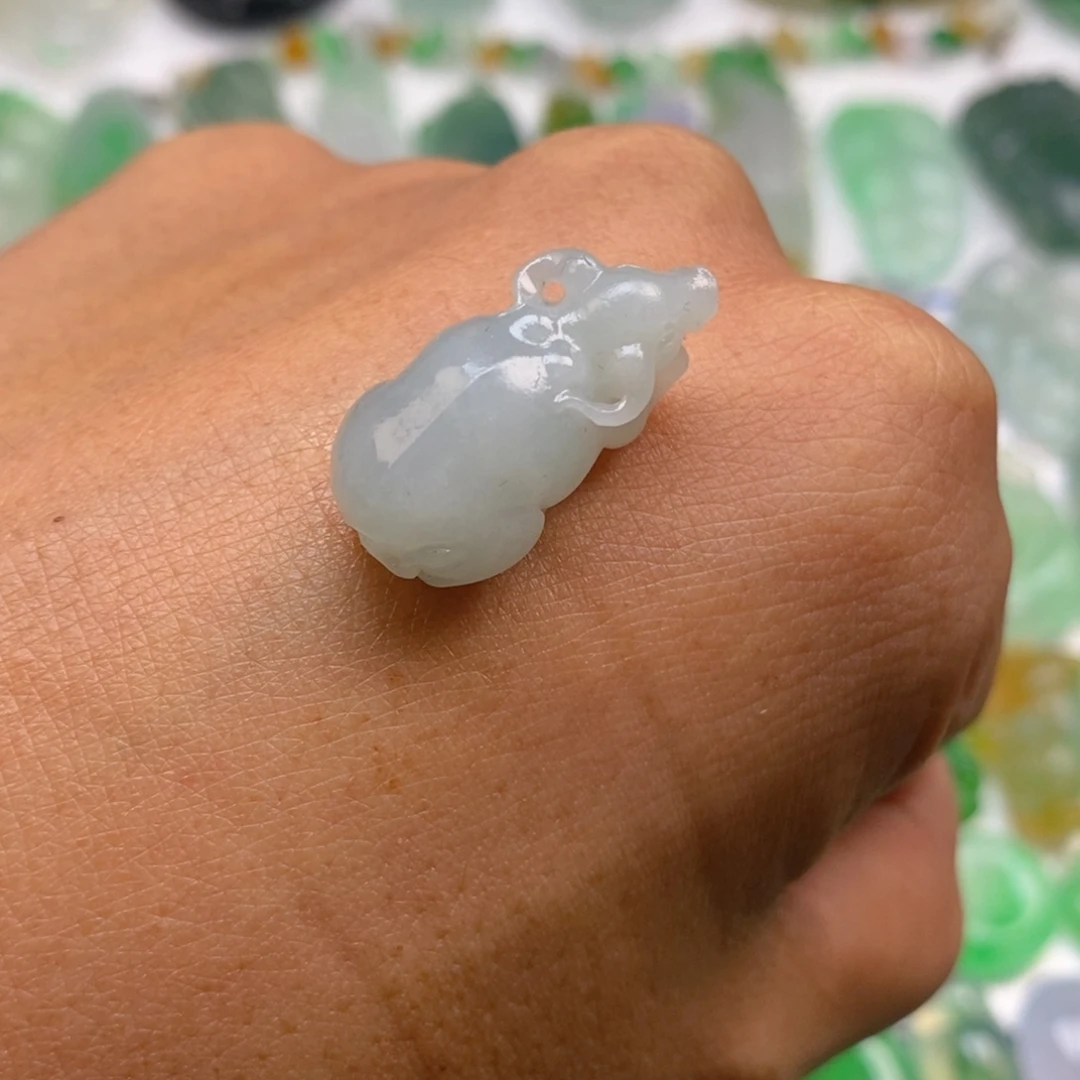 定制翡翠未镶嵌牛