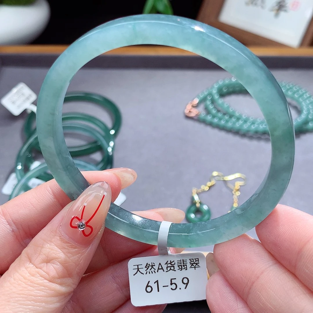 翡翠手镯（圆镯）未镶嵌