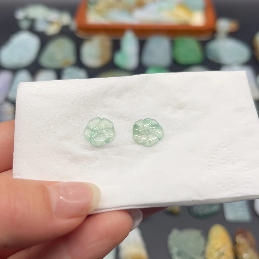 【闪购商品】翡翠颈饰未镶嵌花