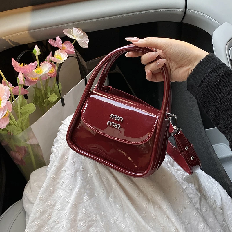 英国Daben Widod 手提通勤包包女新款潮时尚亮面小方包单肩斜挎包