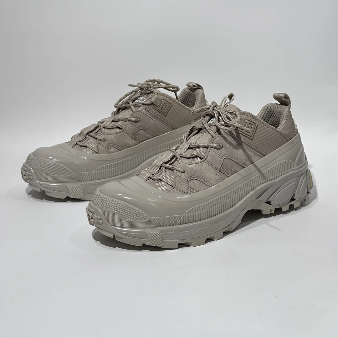 99新 BURBERRY/博柏利 41码 米色时尚老爹鞋/WX01826
