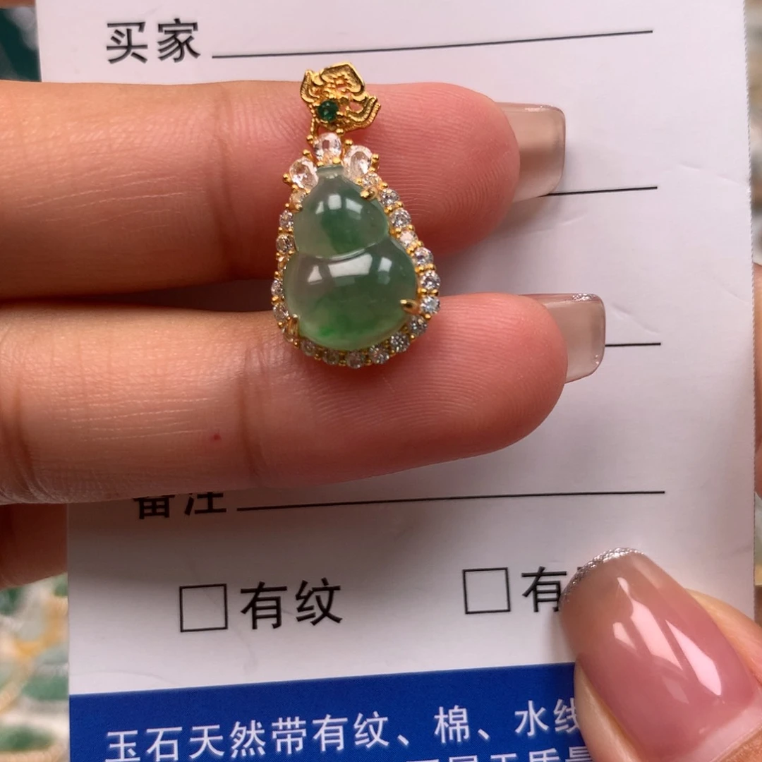 颈饰银S925镶嵌翡翠芷****?