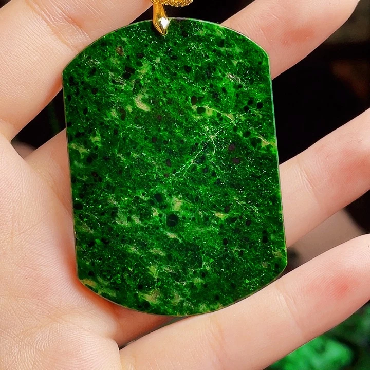 翡翠未镶嵌颈饰多样性