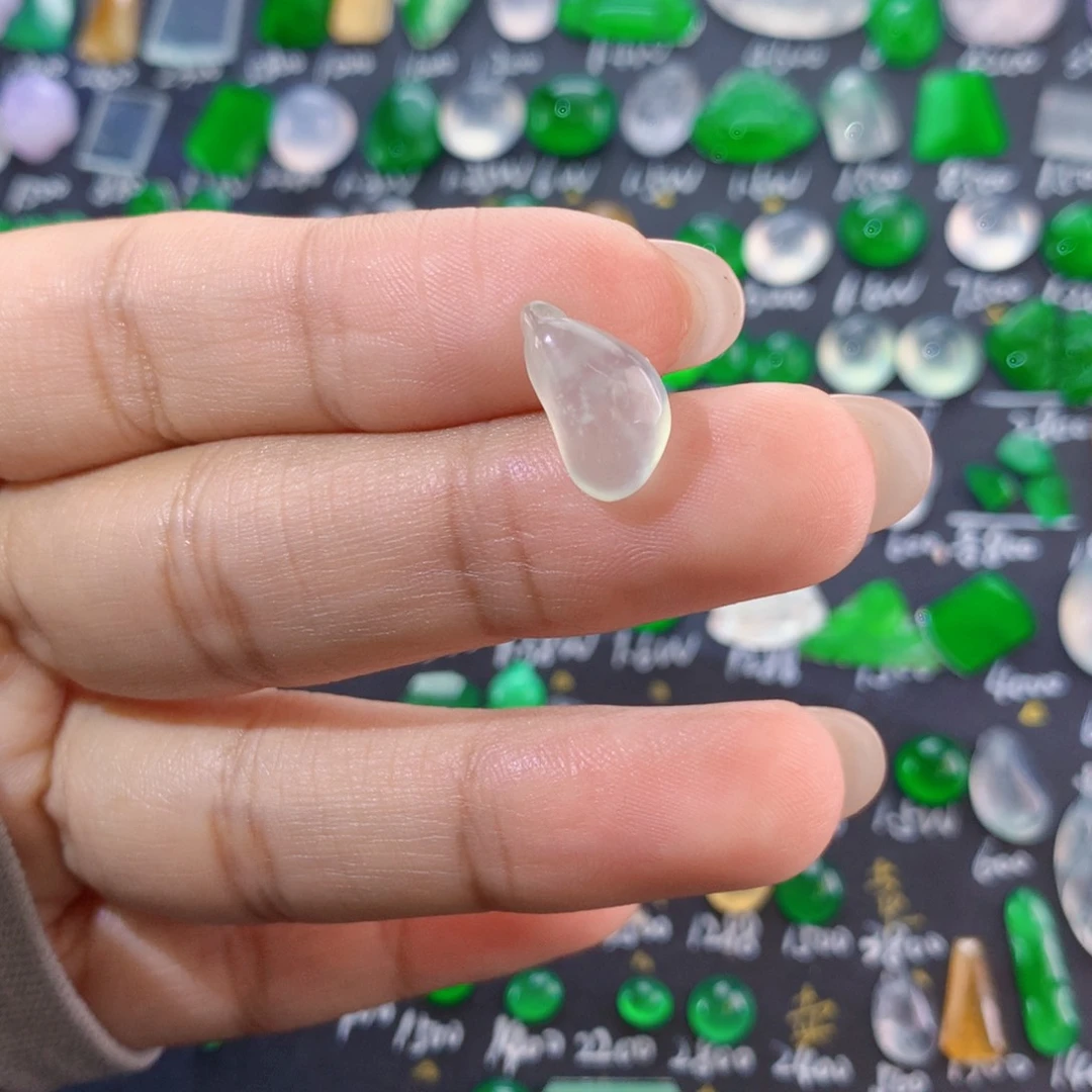 翡翠未镶嵌颈饰瓜