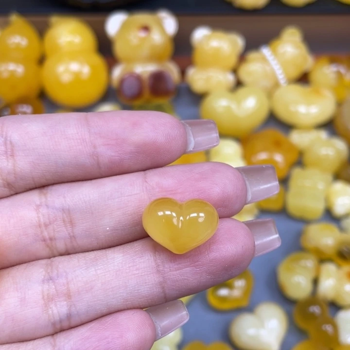 琥珀未镶嵌珠宝奇石