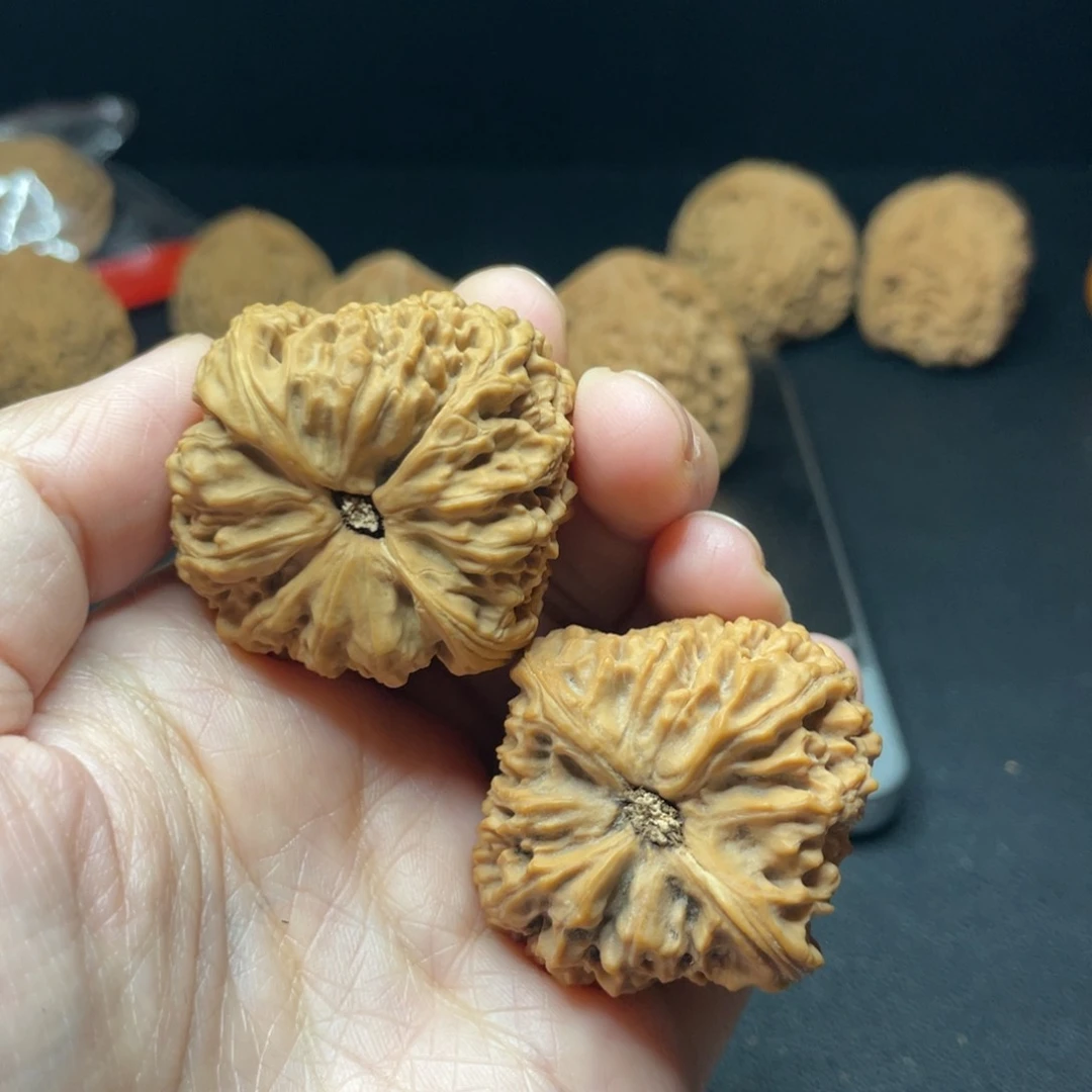 文玩核桃把件云*蛋南疆石