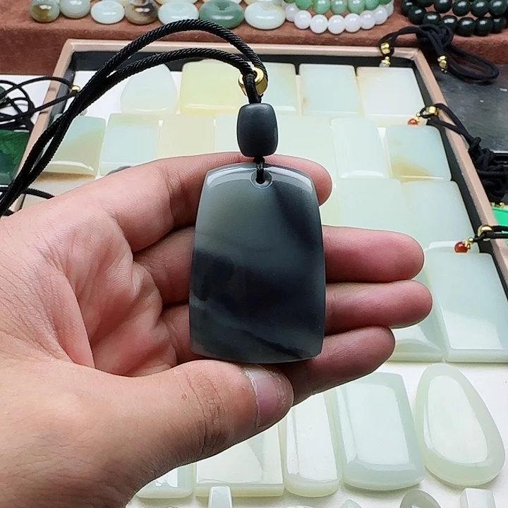 桑***绸颈饰未镶嵌和田玉
