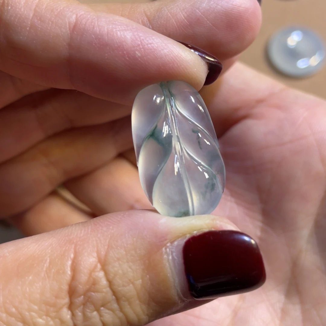 翡翠颈饰未镶嵌叶子