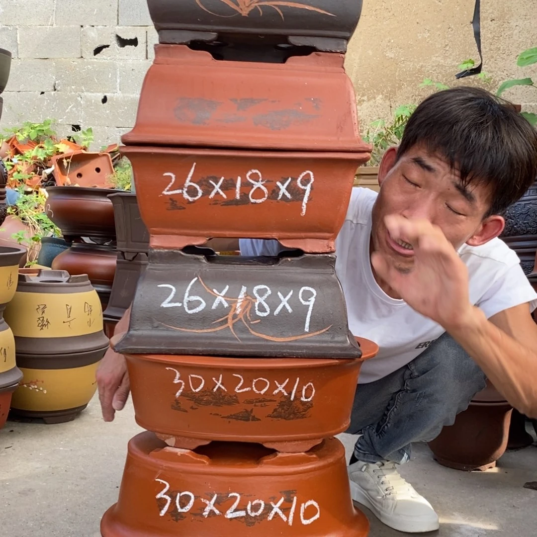 紫砂花盆紫砂艺术学院的学生