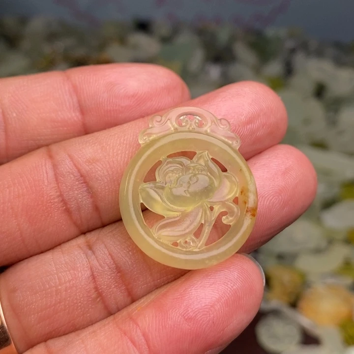 蛇纹石玉颈饰合金115