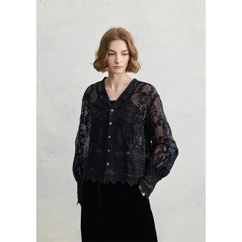 EIN/言蔓花蕾丝空气感浪漫波浪绣花V领羊腿袖衬衫2025春夏新款